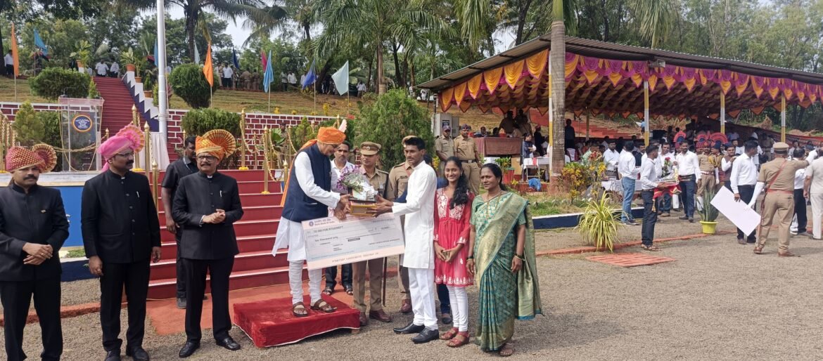 ऐश्वर्य मांजरेकर महाराष्ट्र शासन जिल्हा युवा पुरस्काराने सन्मानित