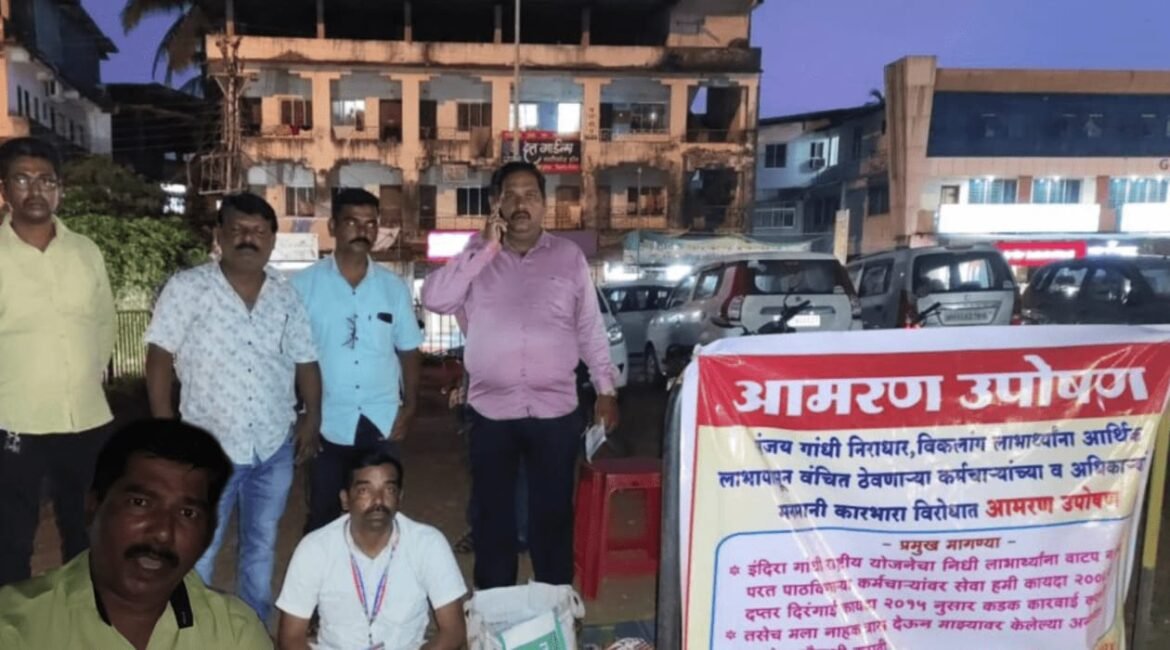 कणकवली प्रांत कार्यालयासमोर आमरण उपोषण सुरूच
