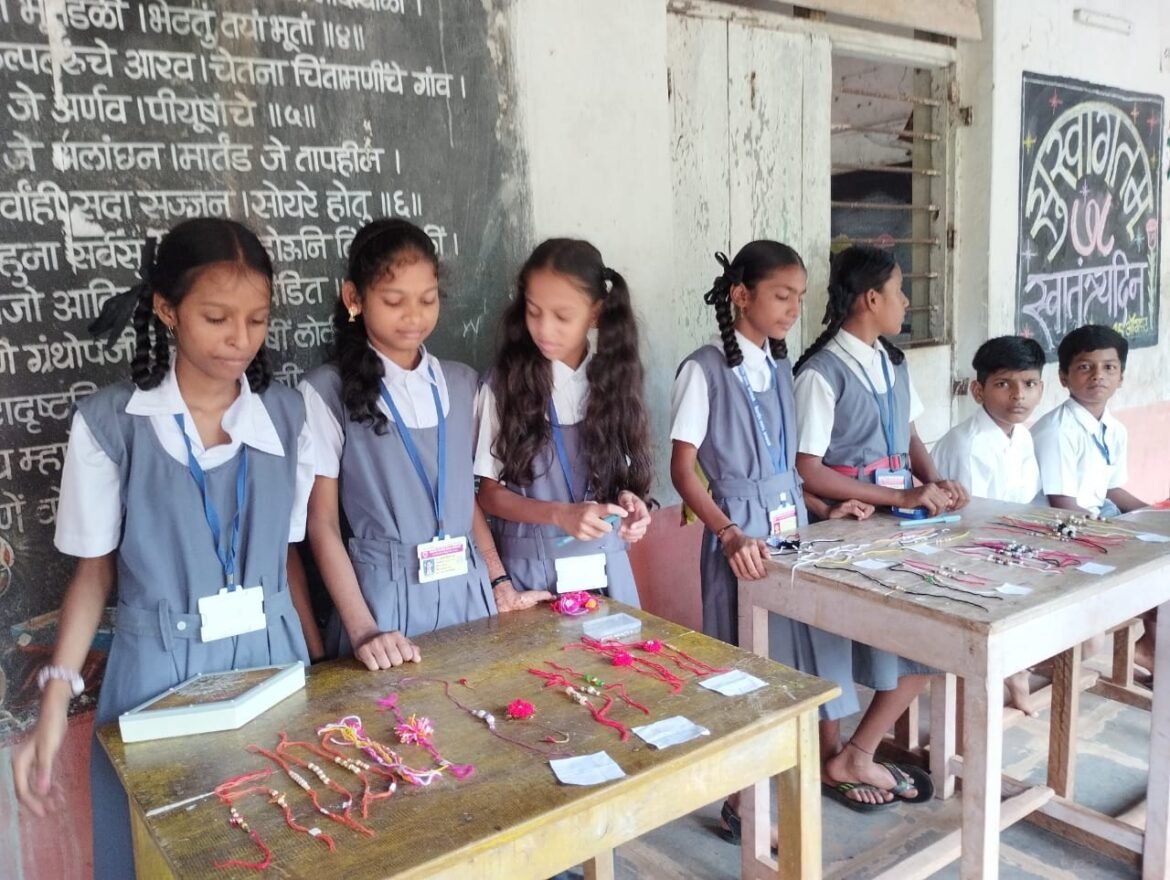 विद्यामंदिर माध्यमिक प्रशालेत पर्यावरण पुरक राखी प्रदर्शन व विक्री*