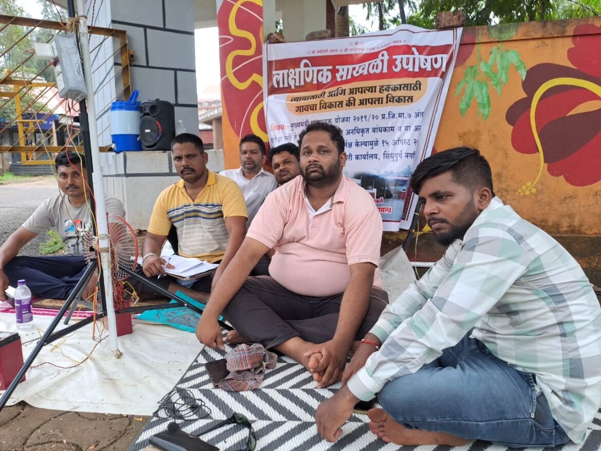 मुख्यमंत्री ग्रामसडक योजनेअंतर्गत झालेल्या रस्त्यावरील अतिक्रमणविरोधी उपोषणाचा पाचवा दिवस; प्रशासनाच्या दुर्लक्षामुळे नागरिकांमध्ये नाराजी