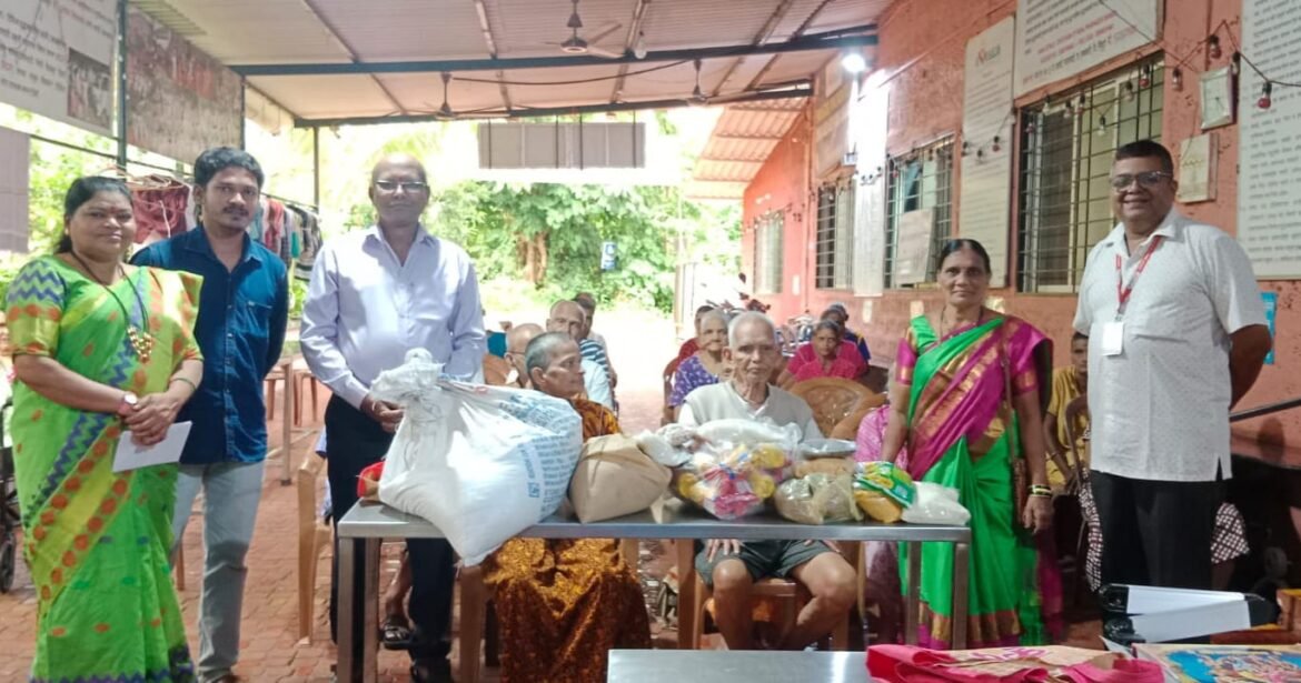 अभिनेत्री अक्षता कांबळी यांनी सिंधुरत्न फाऊंडेशन च्या वतीने असलदे येथील द्विविजा वृद्धाश्रमात केले अन्नदान
