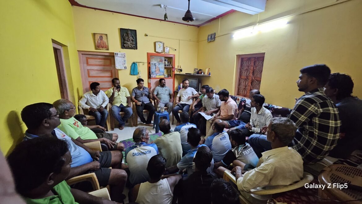 युवासेना जिल्हाप्रमुख सुशांत नाईक यांच्या उपस्थितीत नाडण गावात बैठक संपन्न