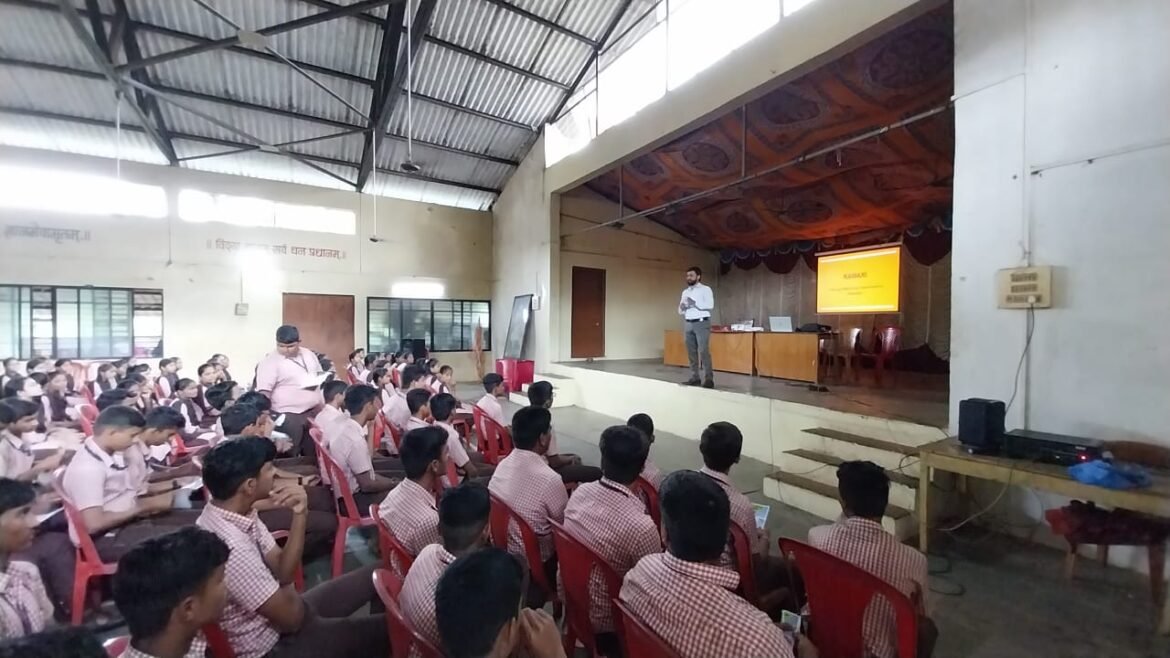 माध्यमिक विद्यामंदिर कनेडी प्रशालेत करिअर मार्गदर्शन