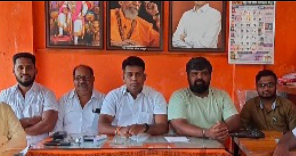 आपटेला २६ लाख मिळाले; अन्य कोणाच्या खात्यात…?; मंदार केणी*
