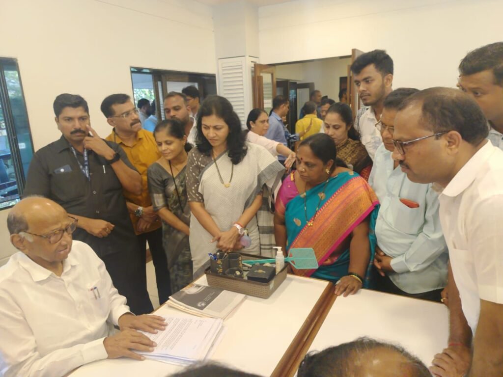 सावंतवाडीत राजकीय घडामोडींना वेग, अर्चना घारेंनी घेतली शरद पवारांची भेट..