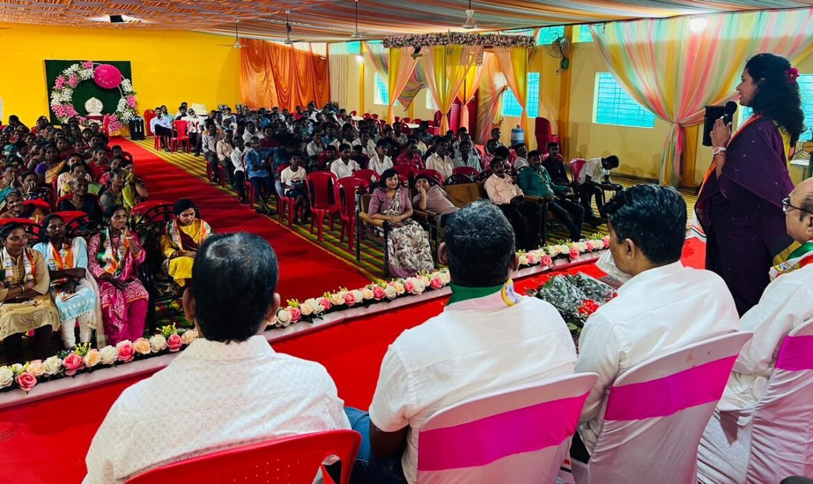अर्चना घारेंच्या यात्रेतून जाणीवांचा जागर, महिला, युवकांचा उत्स्फूर्त प्रतिसाद