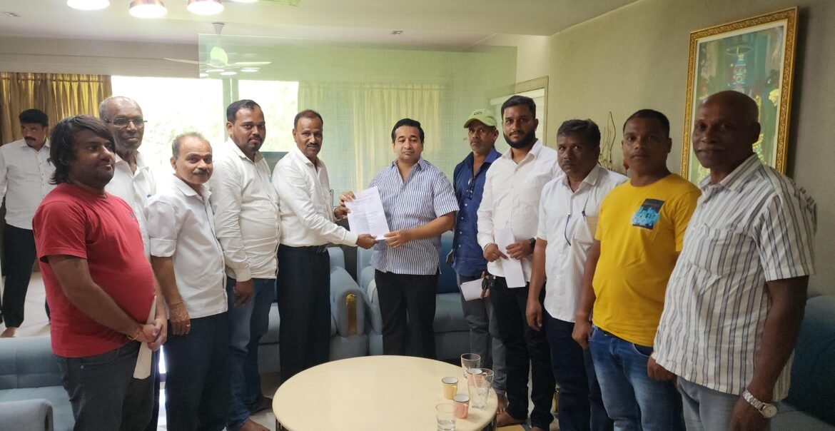 आंबा पिक विमा व नुकसान भरपाई बाबत निकष बदलण्यासाठी पाठपुरावा करू आ. नितेश राणे यांचे आंबा बागायतदाराना आश्वासन*