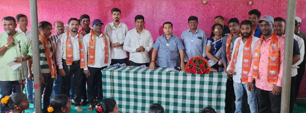 *उ.बा.ठा सेनेच्या कुवळे उप शाखाप्रमुखानीं केला भाजपामध्ये प्रवेश*