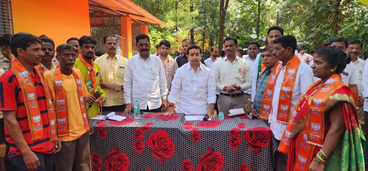 उंबर्डेत उबाठाचे शाखाप्रमुख रमेश साळवी यांचा असंख्य कार्यकर्त्यांसह भाजपात प्रवेश