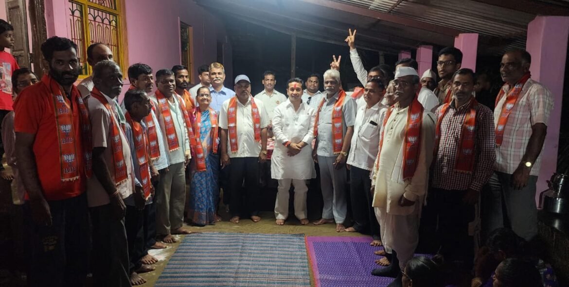 तिरवडे तर्फ सौंदळ येथील उबाठाच्या असंख्य कार्यकर्त्यांचा भाजपात प्रवेश