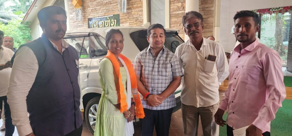 रासप महिला जिल्हा संपर्कप्रमुख सोनाली फाले यांचा आमदार नितेश राणे यांच्या प्रमुख उपस्थितीत भाजप मध्ये प्रवेश