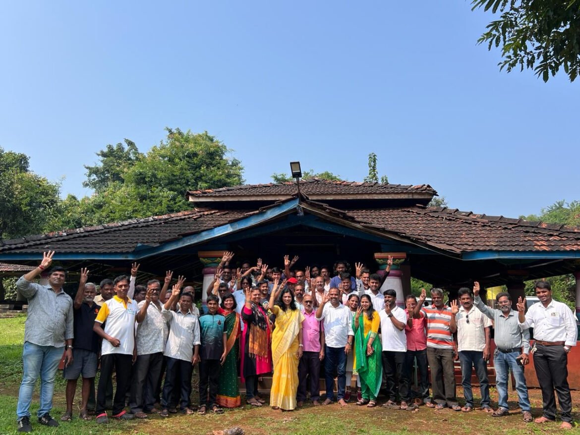 अपक्ष उमेदवार सौ.अर्चना घारे परब यांच्या प्रचाराची भालावल येथून सुरुवात.