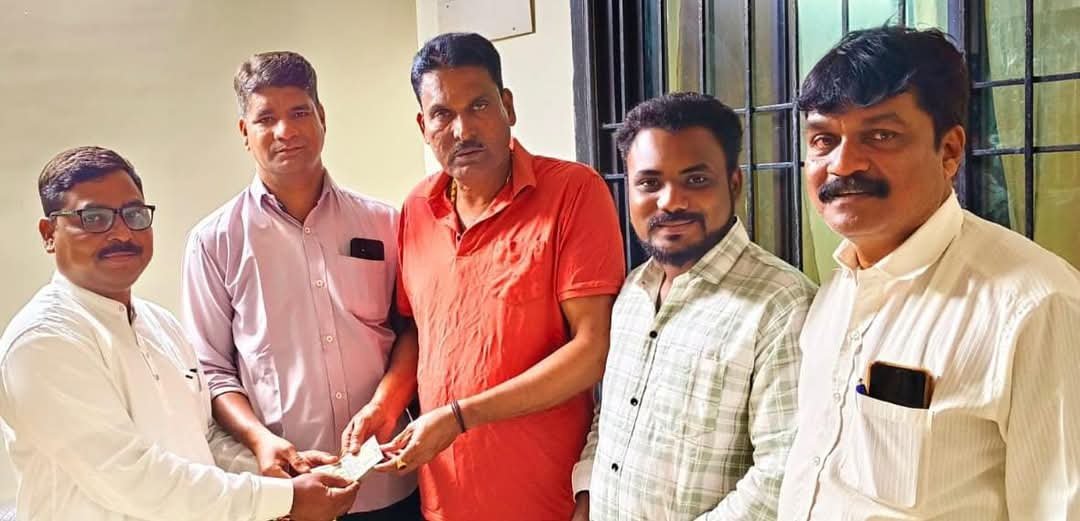 भजनमहर्षी बुवा चिंतामणी पांचाळ यांच्या स्मारकास दत्ता सामंत यांच्याकडून देणगी