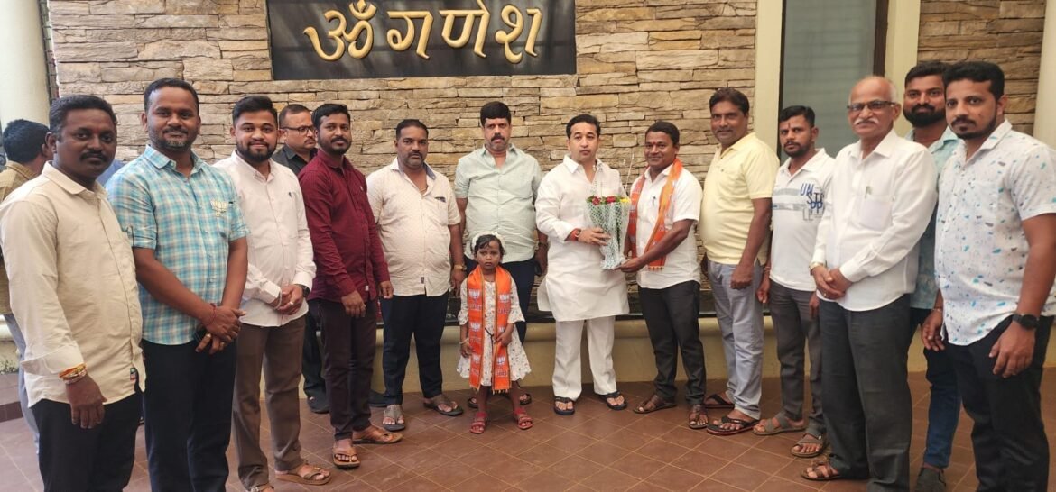 जाणवली गावातील उबाठा सेनेचे कार्यकर्ते महेश कदम यांनी भाजपात केला प्रवेश