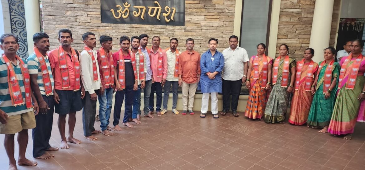 उबाठाला गोवळमध्ये आ. नितेश राणे यांचा दणका, ग्रामपंचायत सदस्य माधुरी बोडेकर भाजपात
