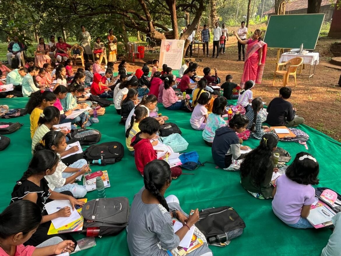 गोपुरी आश्रमात शालेय विद्यार्थ्यांसाठी हस्ताक्षर सुधार मार्गदर्शन वर्ग संपन्न