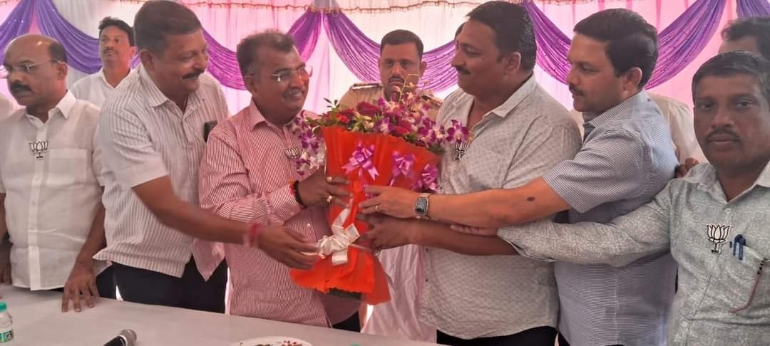 किंगमेकर रवींद्र चव्हाण यांचे सावंतवाडी भाजपच्या वतीने पुष्पगुच्छ देऊन केले विशेष अभिनंदन…!