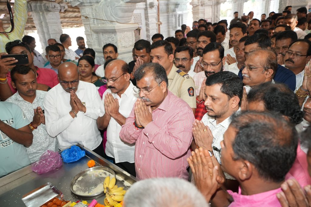 राज्यातील यशानंतर रविंद्र चव्हाण यांनी आंगणेवाडी येथे घेतले भराडी देवीचे दर्शन