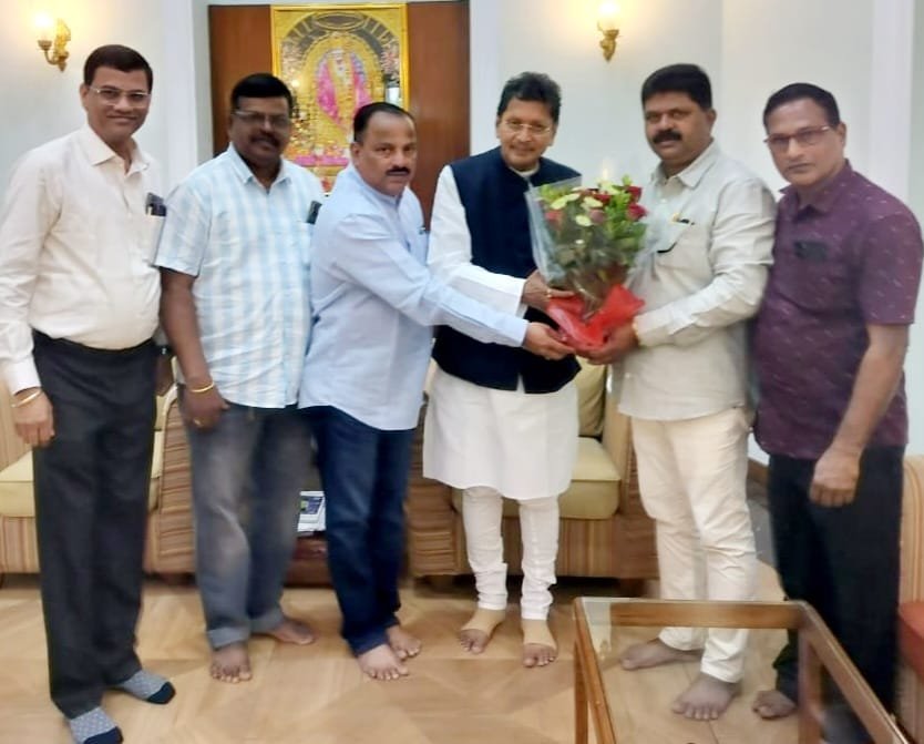 वेंगुर्ले भाजप पदाधिकाऱ्यांनी घेतली दीपक केसरकर यांची भेट
