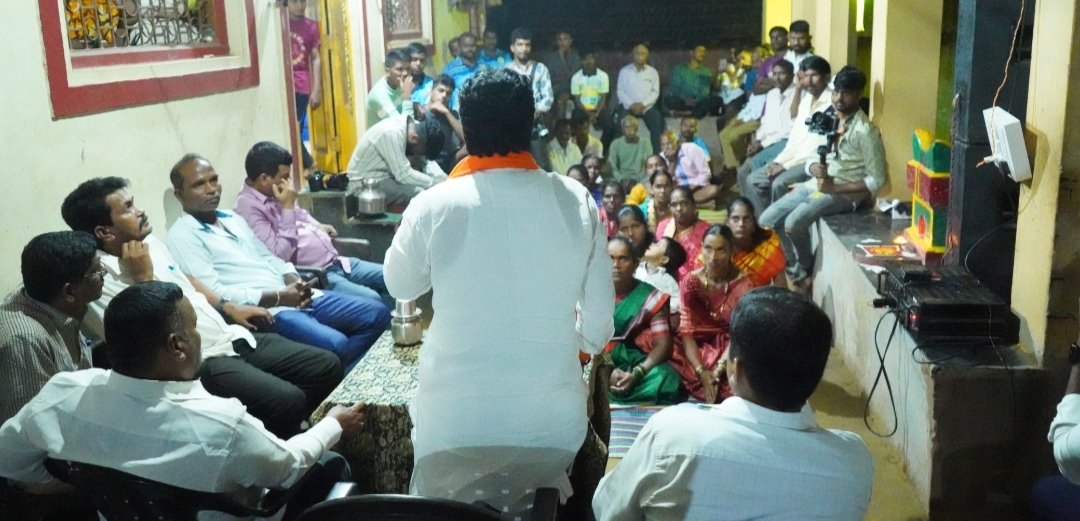 वैभववाडी तालुक्यातील तिरवडे गावात सुहास गुरव यांच्या संदेश पारकर यांच्या प्रचारार्थ घरी बेठक संपन्न