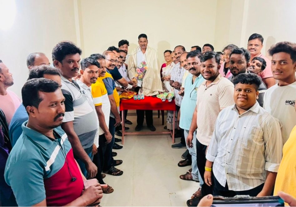 शिवसेना जिल्हाप्रमुख दत्ता सामंत यांचा आचरा येथे सन्मान