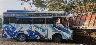 तिलारी घाटात कर्नाटक येथील खाजगी मिनीबसला अपघात