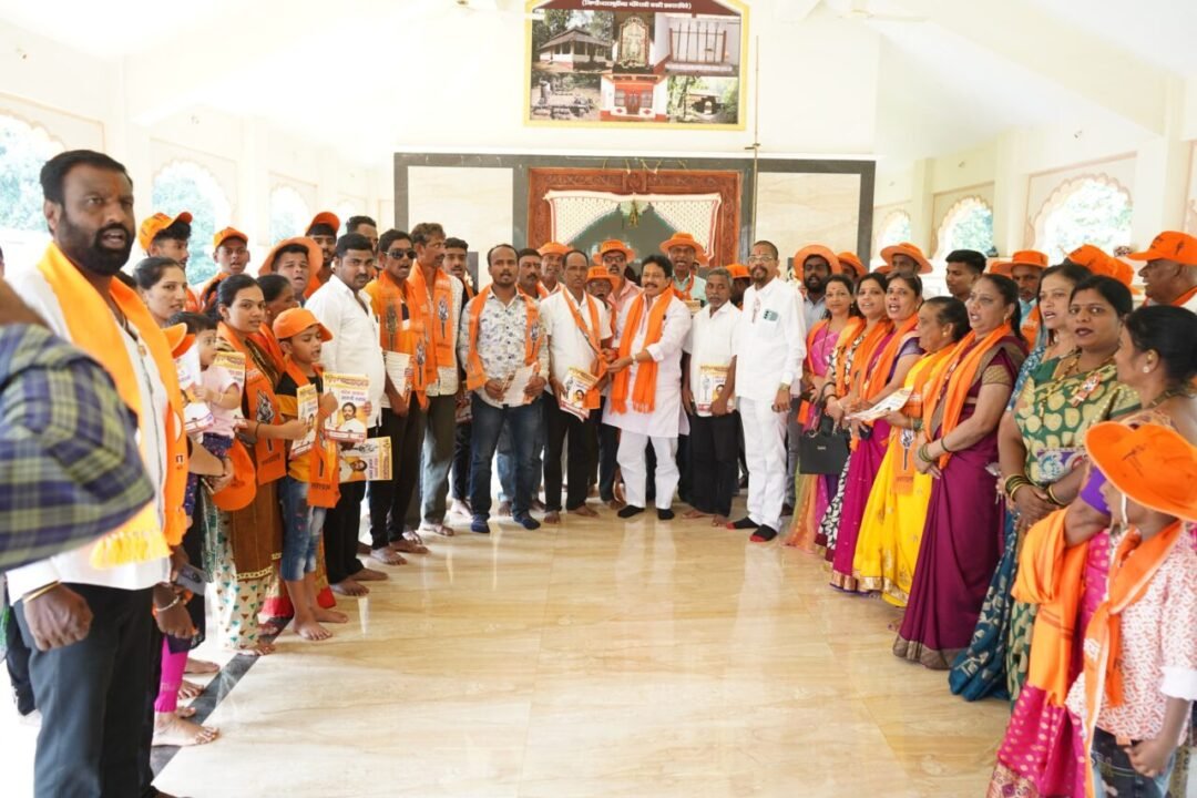 कणकवली तालुक्यात तोंडवली मध्ये अनेक कार्यकर्त्यांचा शिवसेना ठाकरे गटात प्रवेश*