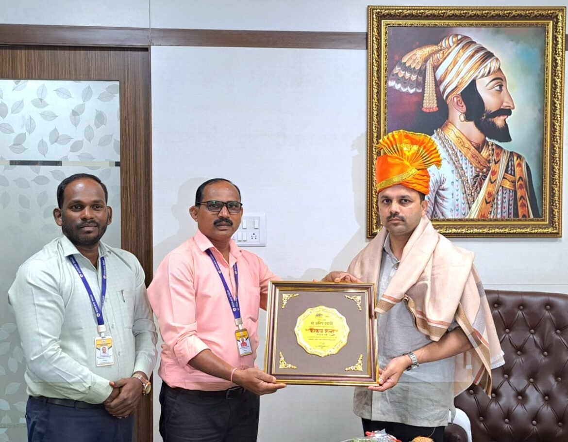 सिंधुदुर्ग जिल्हा बँकेचे अध्यक्ष मनिष दळवी साहेब यांना कोकण विकास संस्थेचा यावर्षीचा सहकार “कोकणरत्न” पुरस्कार प्रदान