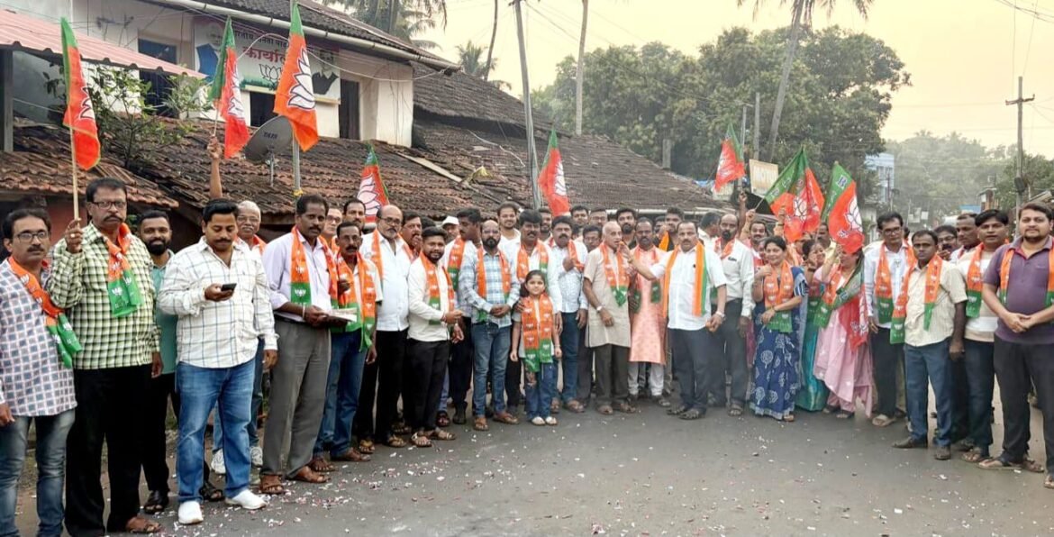 महाराष्ट्र राज्य मंत्रिमंडळात आमदार नितेश राणेंची वर्णी लागल्यावर वेंगुर्लेत भाजपाच्या वतीने जल्लोष