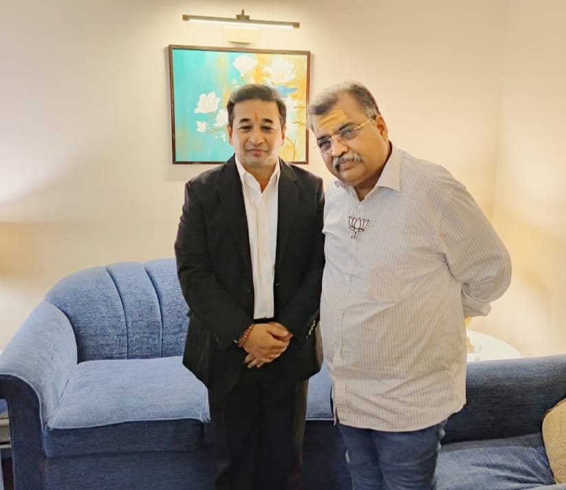 मंत्री नितेश राणे यांनी माजी मंत्री रवी चव्हाण यांची घेतली सदिच्छा भेट
