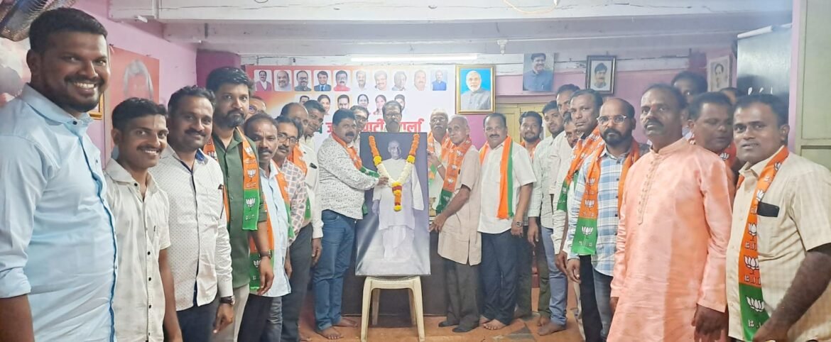 भाजपा वेंगुर्ले कार्यालयात भारतरत्न ,लोहपुरुष सरदार वल्लभभाई पटेल यांच्या पुण्यतिथीनिमित्त अभिवादन