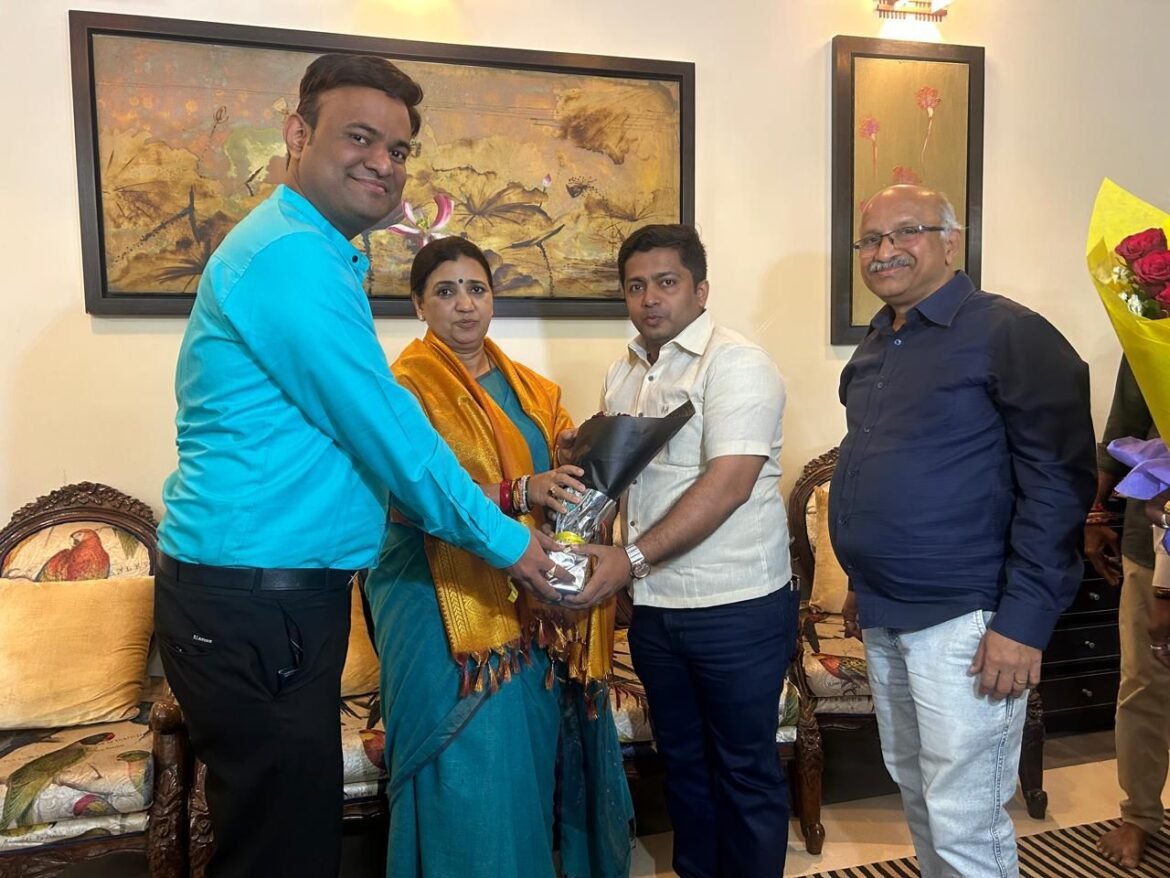 विशाल कडणे यांची राज्यमंत्री आ.माधुरी मिसाळ यांच्या निवासस्थानी अभिनंदनपर सदिच्छा भेट