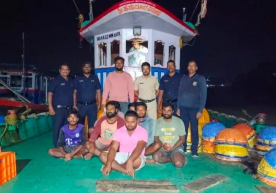 देवगड येथे अनधिकृत मासेमारी करणाऱ्या हायस्पीड बोटीवर कारवाई