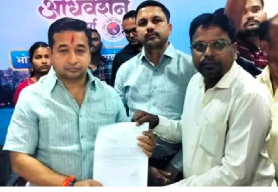 संविधान पुस्तिका विटंबन प्रकरण; दोषींवर राजद्रोहाचा गुन्हा दाखल करा