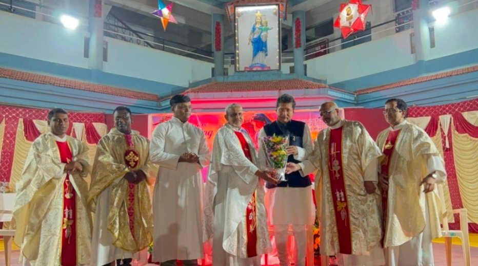 ख्रिसमसनिमित्त मध्यरात्री हजारो ख्रिस्ती बांधवांच्या उपस्थितीत प्रार्थना