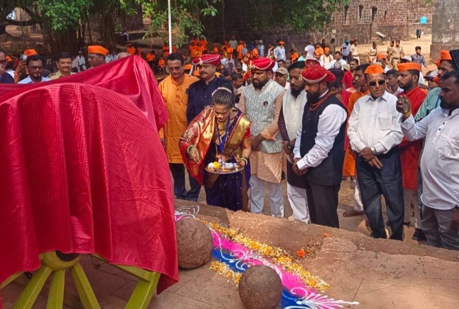 किल्ले विजयदुर्ग येथे हिंदवी स्वराज्याचा तोफगाडा लोकार्पण सोहळा संपन्न