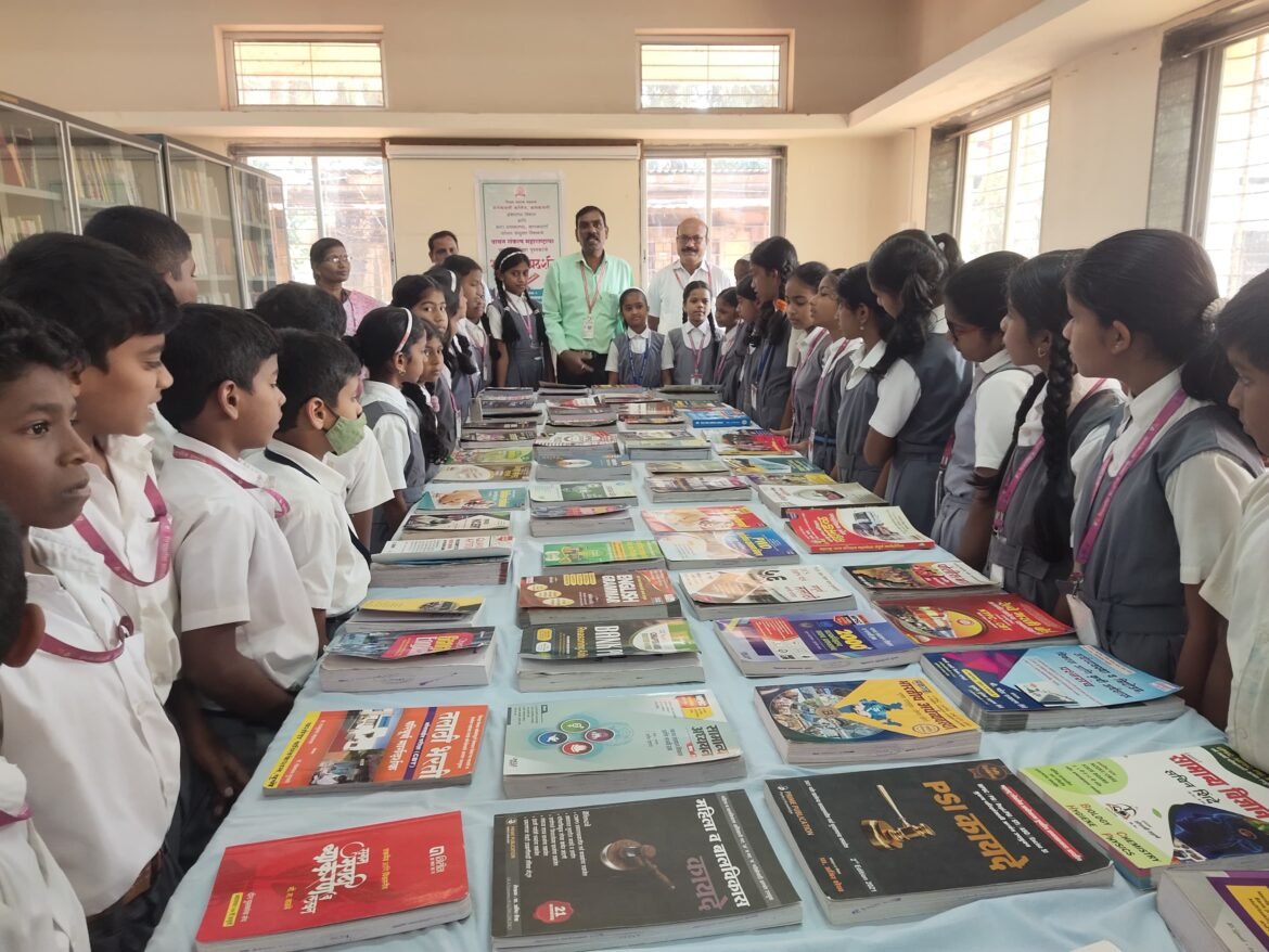 ग्रंथांच्या सानिध्यात विद्यार्थ्यांचा सहवास : ग्रंथ प्रदर्शन व वाचन संस्कार उपक्रम संपन्न