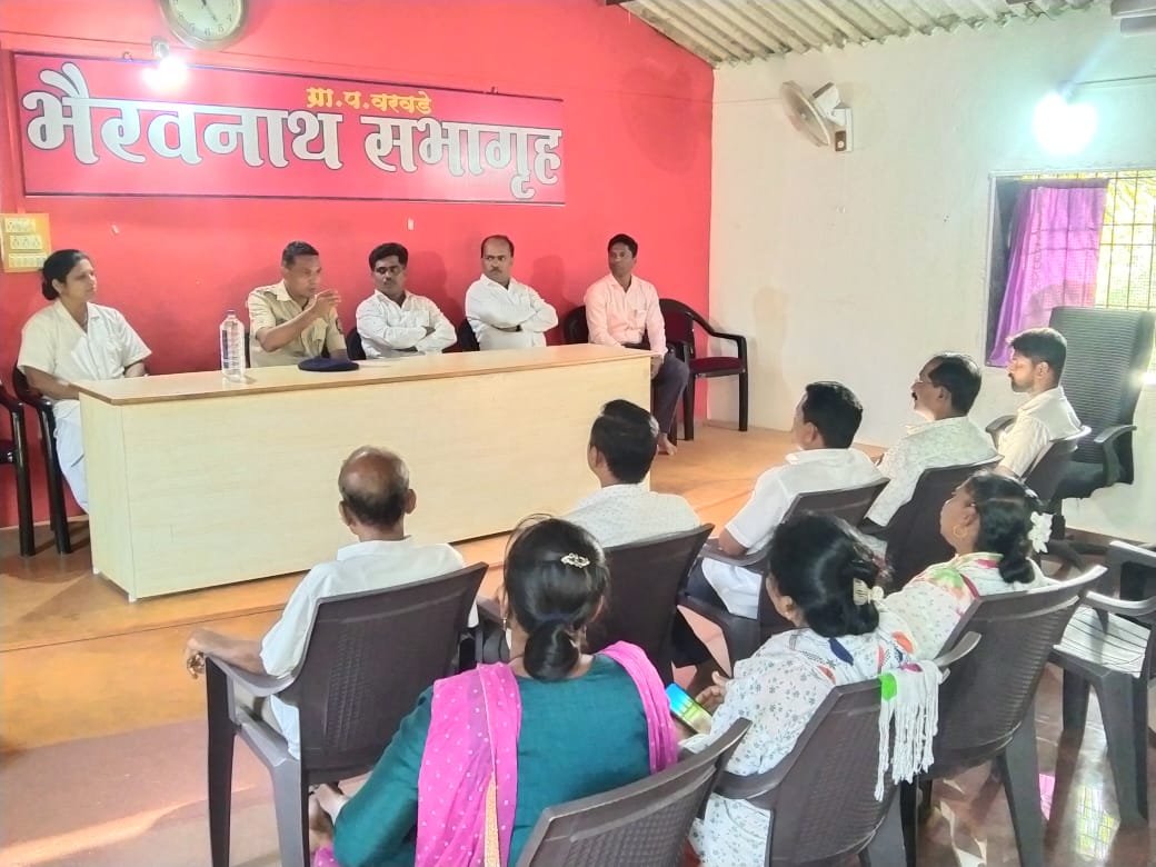 वरवडे ग्रामपंचायत सभागृहात पोलीस ग्रामसंवाद उपक्रम राबविण्यात आला.*