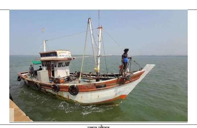 विजयदुर्गच्या समुद्रात एलईडी लाईटच्या साह्याने मच्छीमारी करणाऱ्या बोटीवर कारवाई
