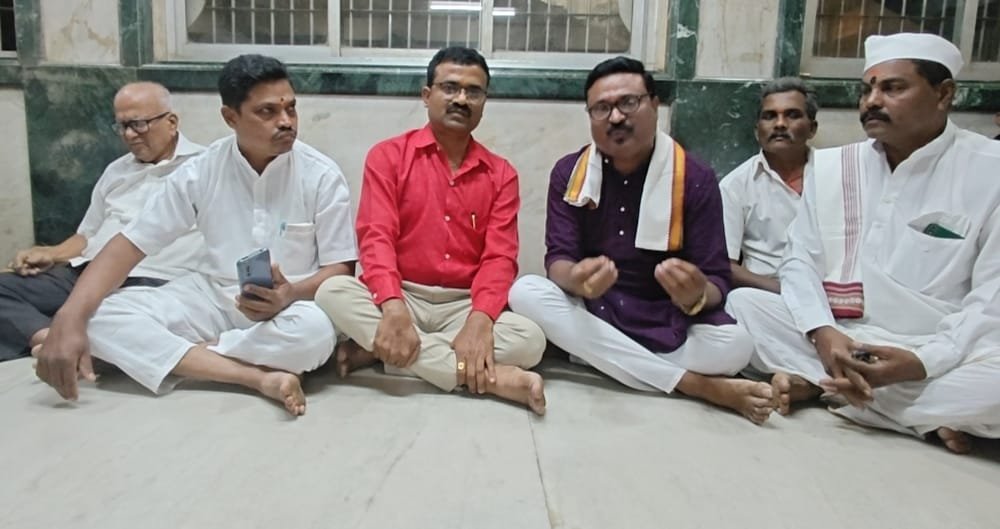 भजनी बुवा विनोद चव्हाण यांनी कीर्तनकार आणि वारकऱ्यांची मागितली जाहीर माफी*