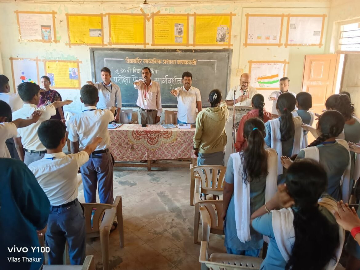 विद्यामंदिर माध्यमिक प्रशालेत इयत्ता दहावीतील विद्यार्थांना परिक्षेला सामोरे जाताना व कॉपीमुक्त अभियान जागृती मार्गदर्शन