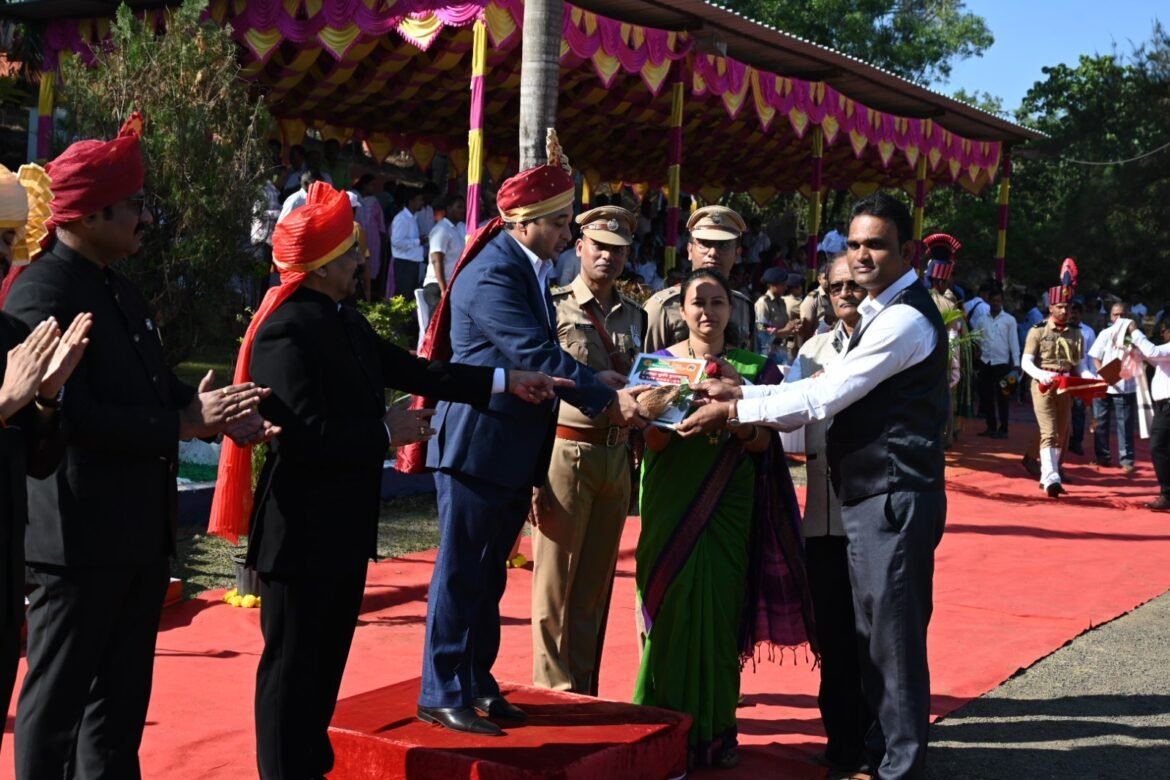 *विविध क्षेत्रात उत्कृष्ट काम केलेल्या व्यक्तींचा पालकमंत्री नितेश राणे यांच्या हस्ते सन्मान*