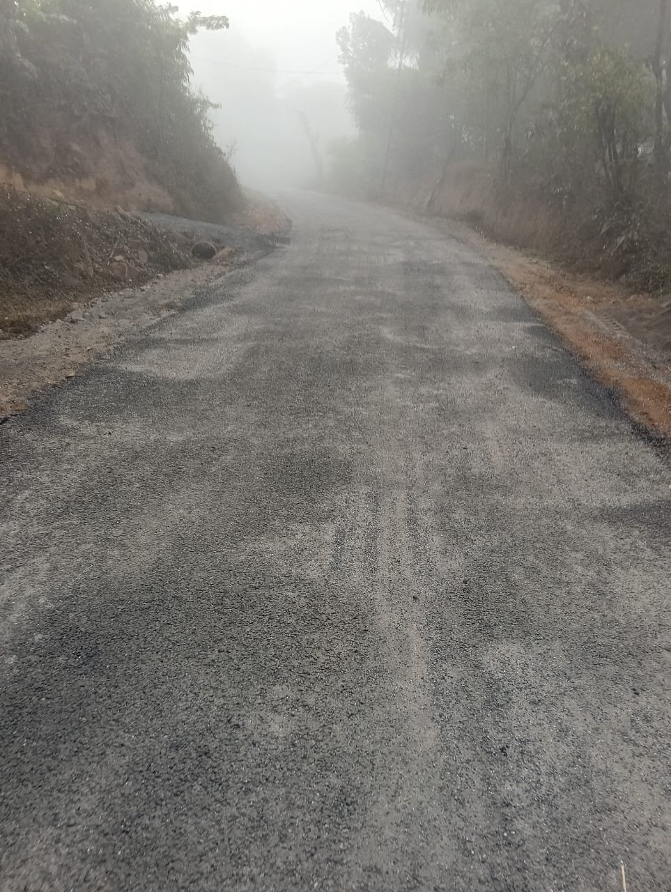 निगुडे सोनुर्ली मुख्य रस्त्याचे २०० मीटरचे काम पूर्ण