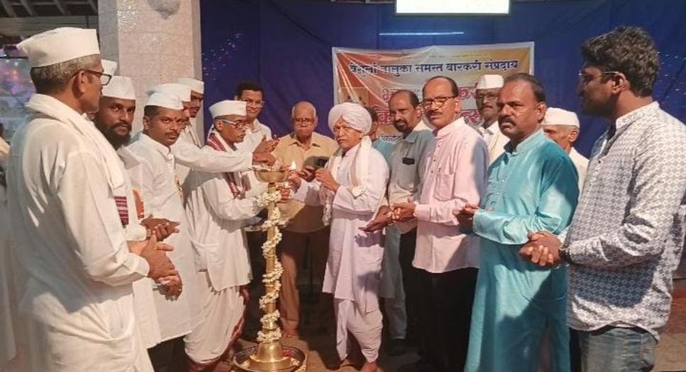 कीर्तनकार कीर्तनाच्या माध्यमातून समाज प्रबोधन करतात – सचिन वालावलकर