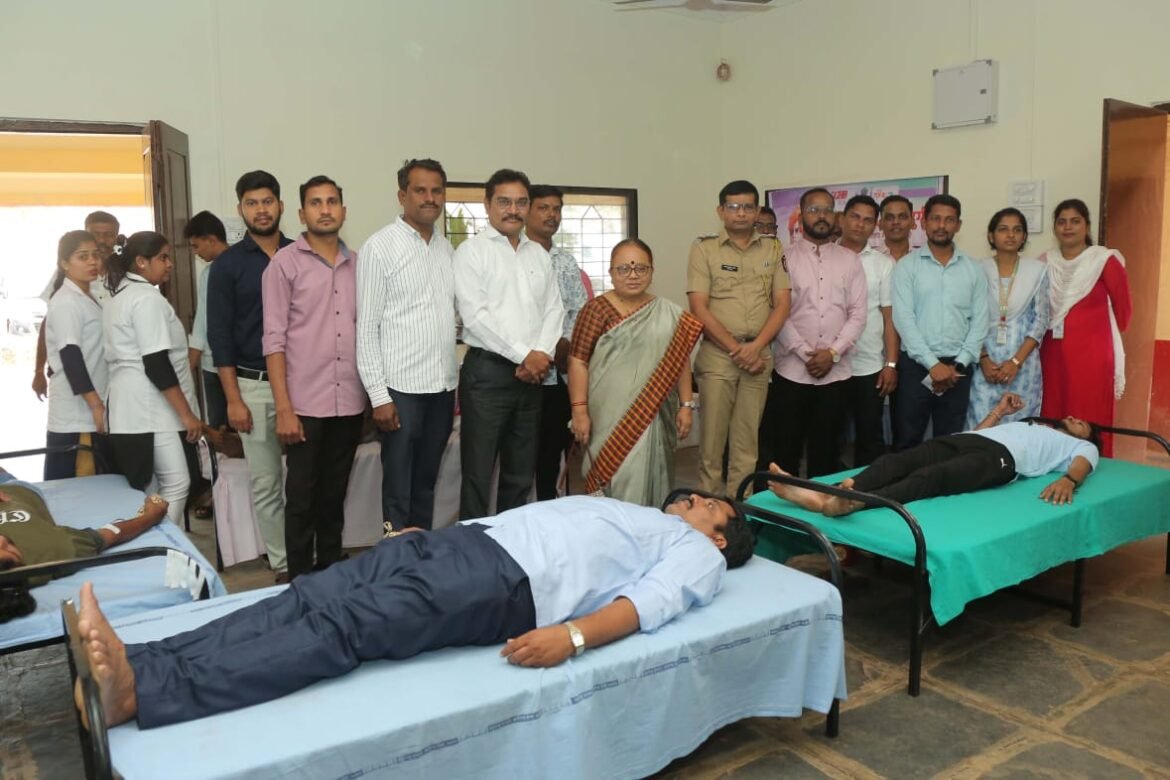 रक्तदान आरोग्य शिबीर राबवत युवा संकल्प प्रतिष्ठान ने सामाजिक बांधिलकी जोपासली – पोलीस निरीक्षक मारुती जगताप