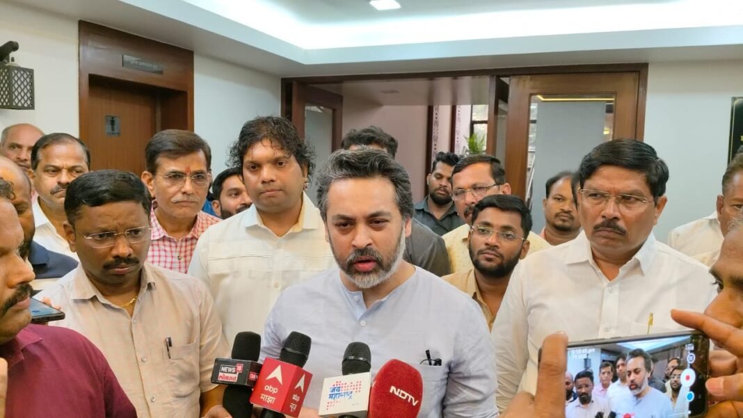 *माजी खासदार विनायक राऊत व माजी आमदार वैभव नाईक यांचा आमदार निलेश राणे यांनी घेतला समाचार*
