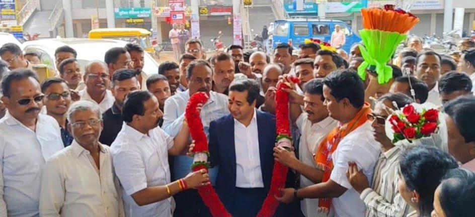 मत्स्योद्योग व बंदरे विकास मंत्री तथा सिंधुदुर्ग जिल्ह्याचे पालकमंत्री ना. नितेश राणे यांचे कणकवलीत जल्लोषात स्वागत