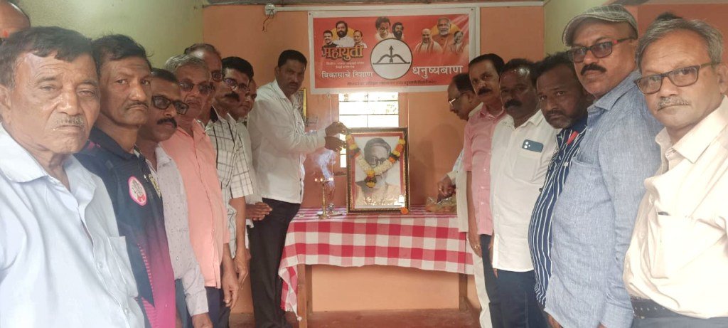शिवसेना जिल्हाप्रमुख दत्ता सामंत यांच्या उपस्थितीत स्व. बाळासाहेब ठाकरे यांना अभिवादन