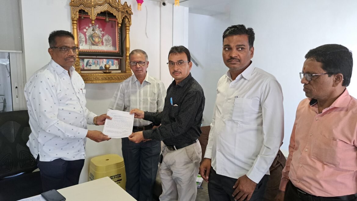 प्रलंबित शेतक-यांना १५ फेब्रुवारी पर्यंत विमा रक्कम देणार असल्याच्या कृषी अधिक्षकांच्या पत्रामुळे शिवसेना पक्षाचे उद्याचे आंदोलन स्थगित