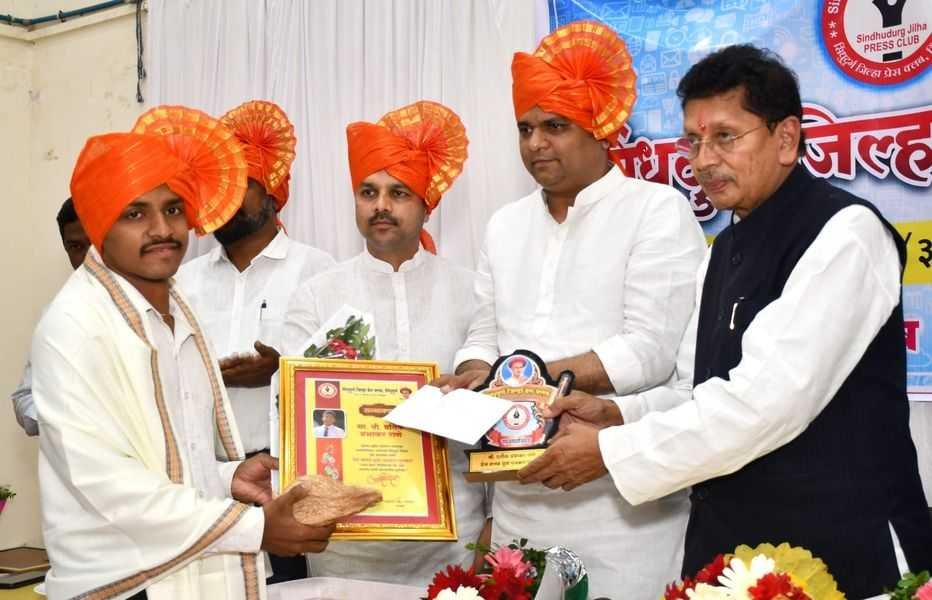 प्रतिक राणे यांना विधानसभा अध्यक्ष ॲड.राहुल नार्वेकर यांच्या हस्ते युवा पत्रकार पुरस्कार प्रदान ;सर्व स्तरातून होतेय अभिनंदन